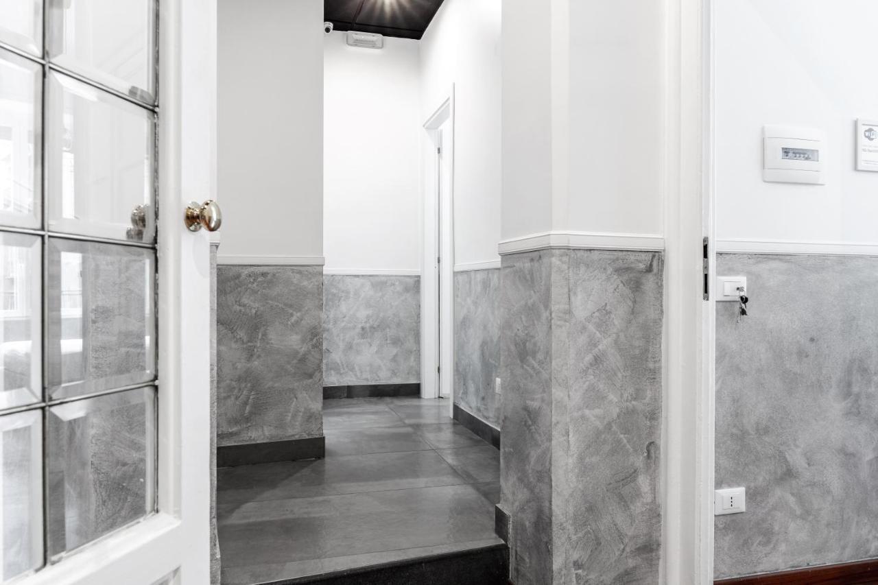 Toledostop Naples Exterior photo Marble staircase