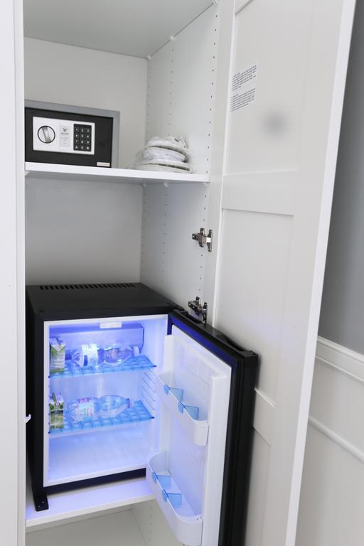 Toledostop Naples Exterior photo A mini-refrigerator