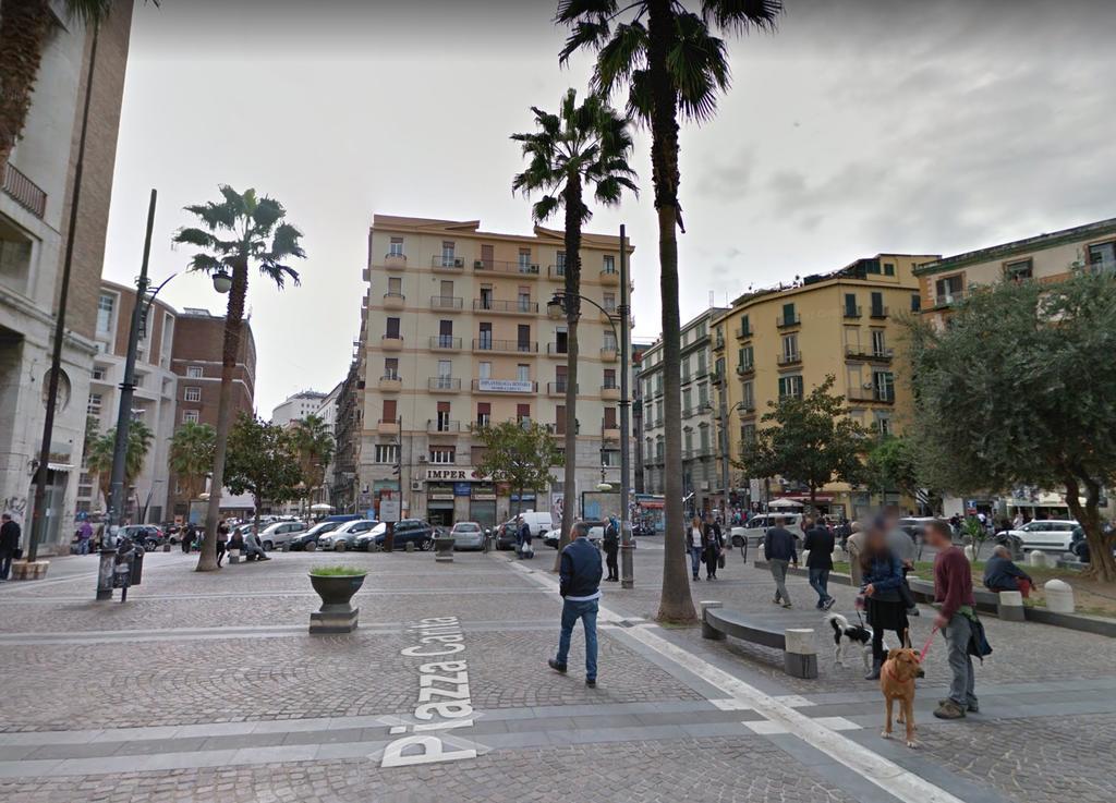Toledostop Naples Exterior photo The square