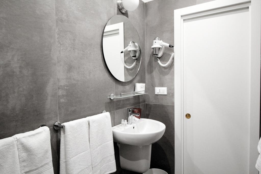 Toledostop Naples Exterior photo Bathroom