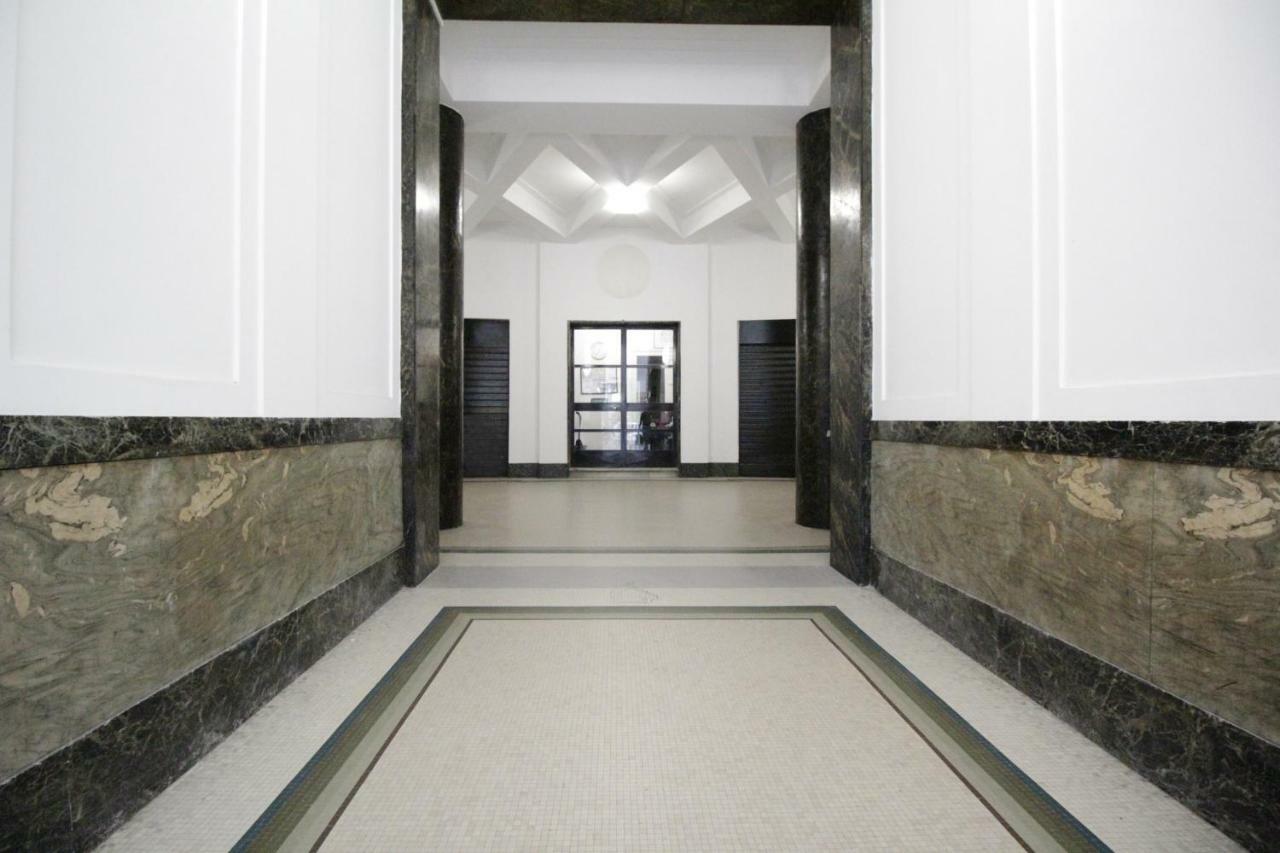 Toledostop Naples Exterior photo Interior of the building